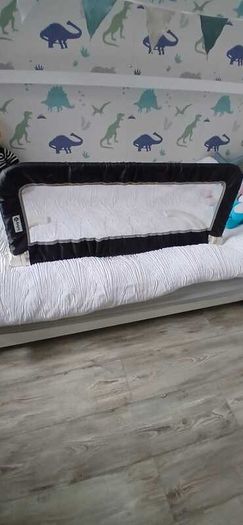 Bed guard rail safety protector