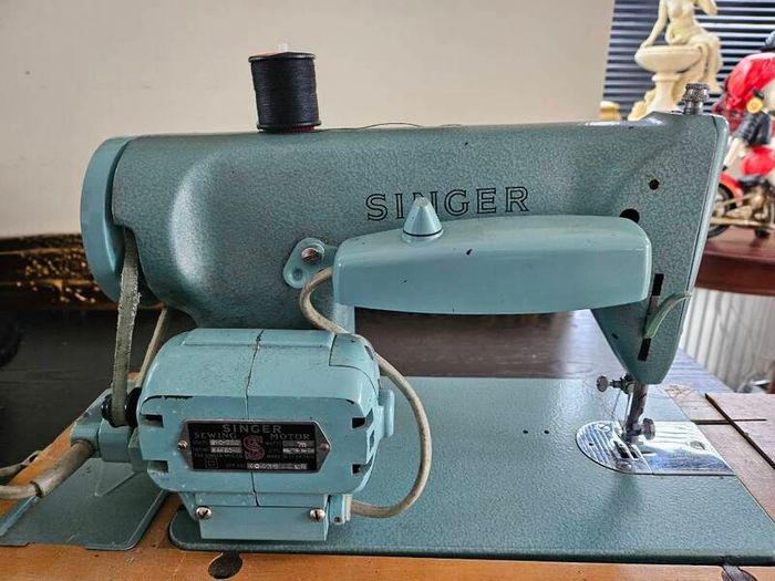 Vintage Singer 285K sewing machine