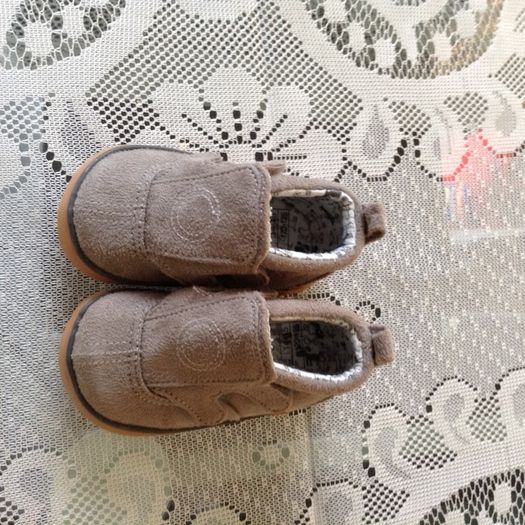 Boys brand new shoes size is 1 (uk 0.5)