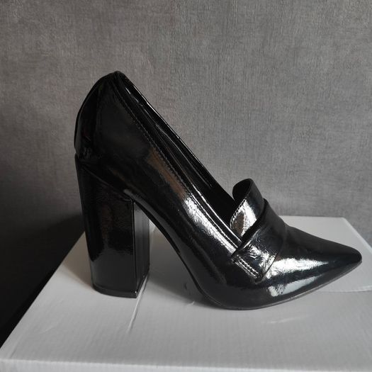 Black Shiny leather Court shoes size 40