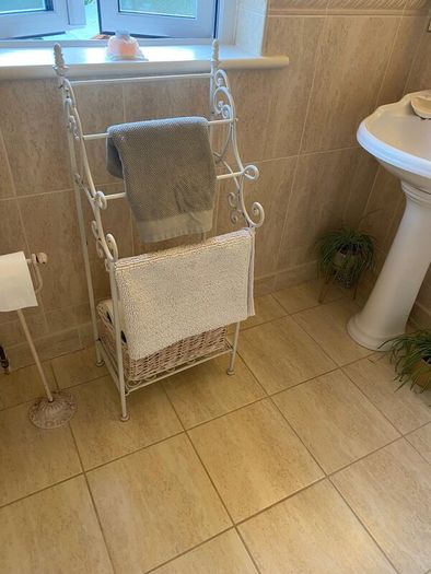 Bathroom suite