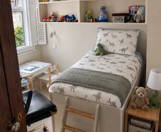 Kids / toddler bed