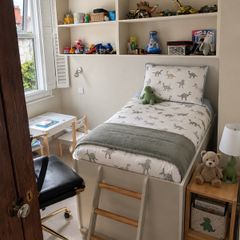 Kids / toddler bed