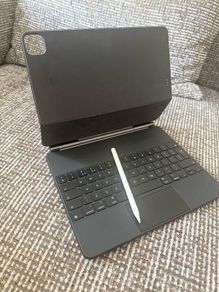 ipad Magic Keyboard & pencil