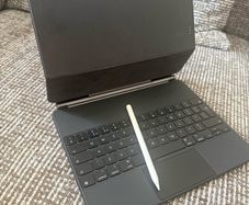 ipad Magic Keyboard & pencil