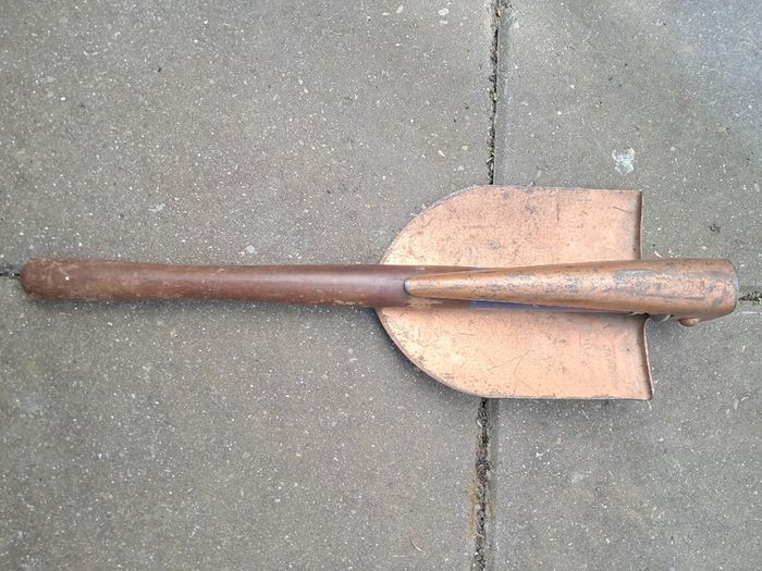 Japanese Folding Trench Shovel