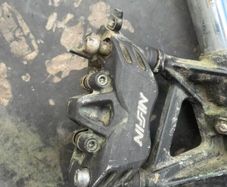 Zx600r front brake calipers