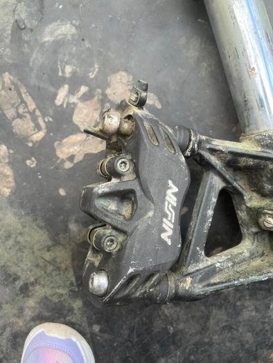 Zx600r front brake calipers