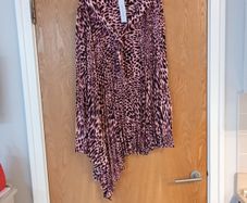 Topshop Pleated  Pink  Skirt.   S.16.  B.N.W.T