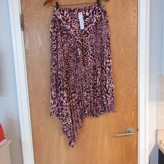 Topshop Pleated  Pink  Skirt.   S.16.  B.N.W.T