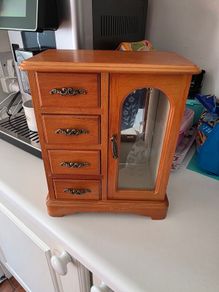 Jewelry box