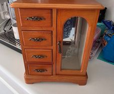 Jewelry box