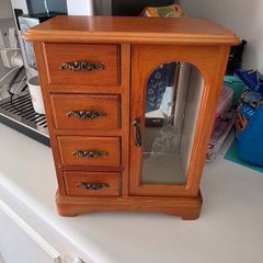 Jewelry box