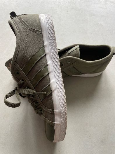 Women Canvas Trainers sneakers Adidas Honey Low Light Olive Green/White size UK 4