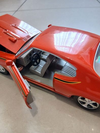 1969 Pontiac GTO 'The Judge 1:24' Die-Cast - Opening Hood, Doors & Trunk
