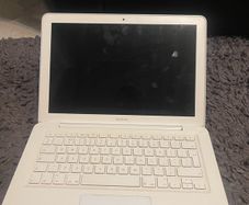 White 2010 macbook