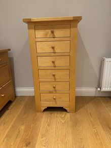 Chest of drawers