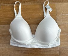 Brand New White Wireless Soft Touch Bra 36D