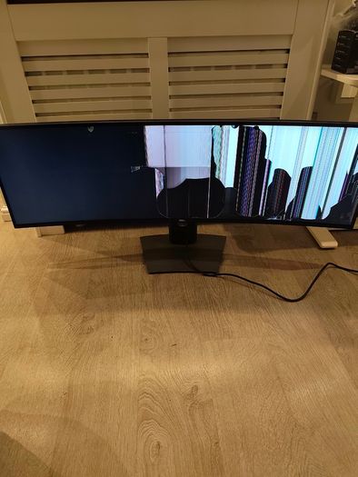 Dell curved 49 inches monitor for parts or repair SCREEN SHATTERED