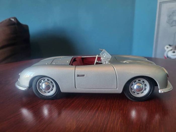 1/18 Die-cast Porsche
