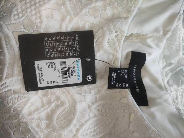 white lace pencil dress size 16 Postage included