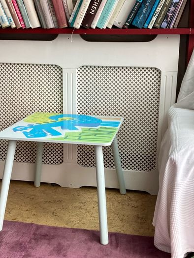 Cheerful play Table
