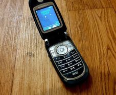 Motorola V620 Flip Phone - Retro 2000s Mobile - Working - Charger & Data Cable