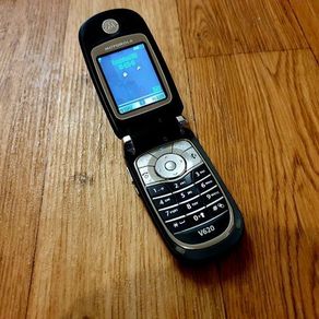 Motorola V620 Flip Phone - Retro 2000s Mobile - Working - Charger & Data Cable