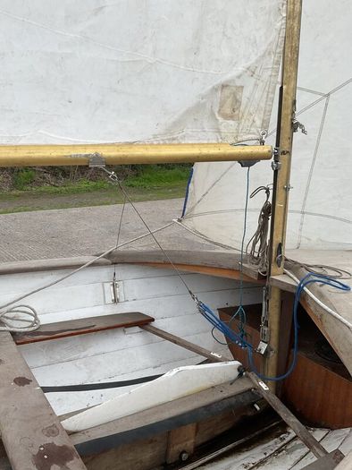 Sailing dingy