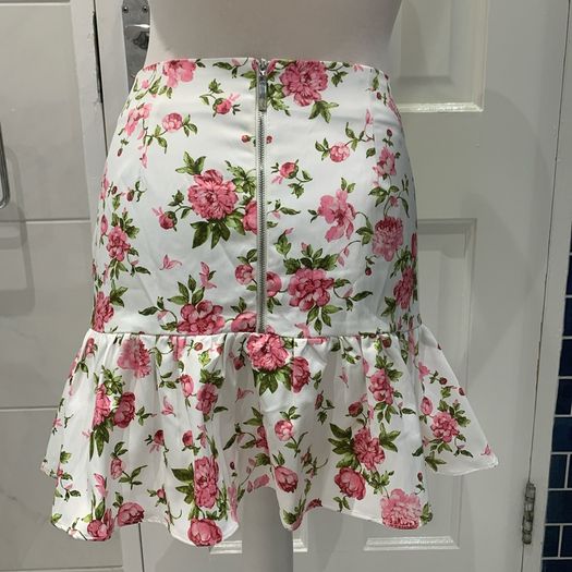 Rare London floral skirt. Size 10. BNWT