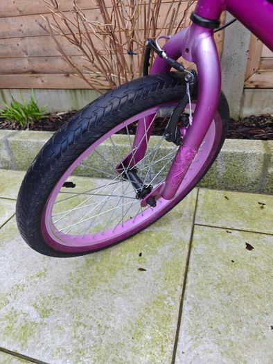 Girls Bike: 20 Inch for 6 to 10 years