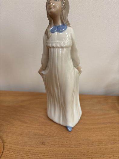 Tengra Valencia Spain Porcelain Figurine Girl with Robe