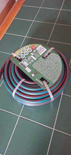 BRAND NEW 25 Metre Hose Reel with AccessoriesThe Parkside 20m Garden Hose