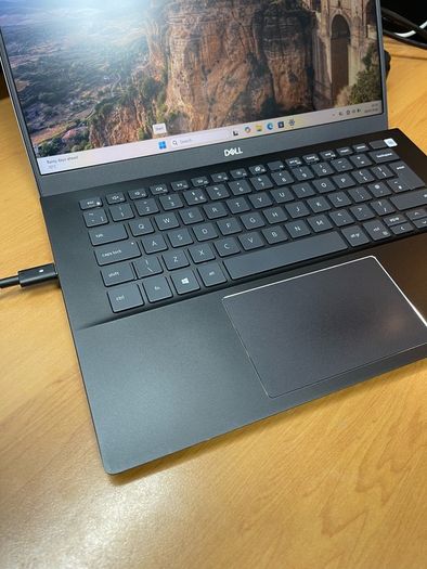 Dell Laptop i5 pro 10gen 8/256 Windows 11 pro