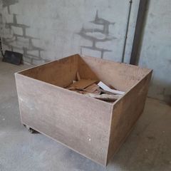Workshop Bin on Castors