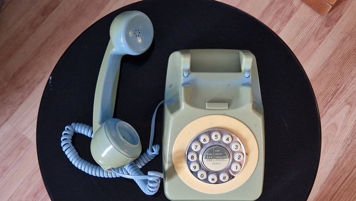 Vintage 746 Phone Retro Style Push Button Telephone