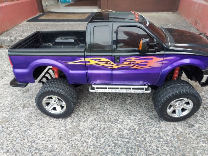 Ford F-350 Battery Powered Radio Controlled Truck. Just the Truck, No Controller