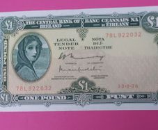 Irish 1976 Lady Lavery One pound banknote in uncirculated condition