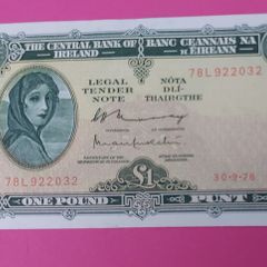 Irish 1976 Lady Lavery One pound banknote in uncirculated condition