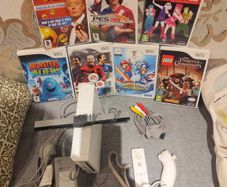 Wii with Sonic Winter Olympics and 6 other games