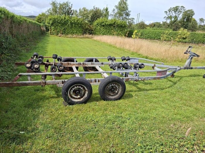 Boat trailer