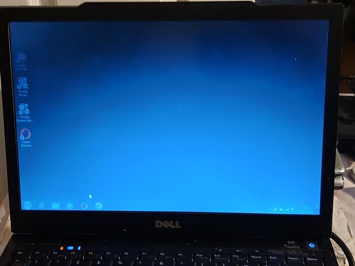 Dell Latitude E4300, Intel Core 2 Duo CPU, P9300, 2.27GHz, 3GB Ram,  Windows 7 Ultimate 64bit, Opera, Chrome, etc