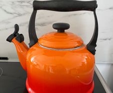 Le Creuset large 2l kettle