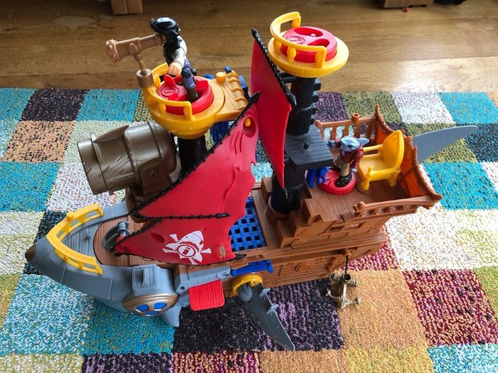 Toy pirate ship