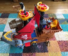 Toy pirate ship