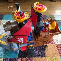 Toy pirate ship