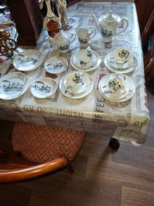 Japanese Kutani Porcelain 15pc Tea Set hand-painted landscape scene with gold gilded details