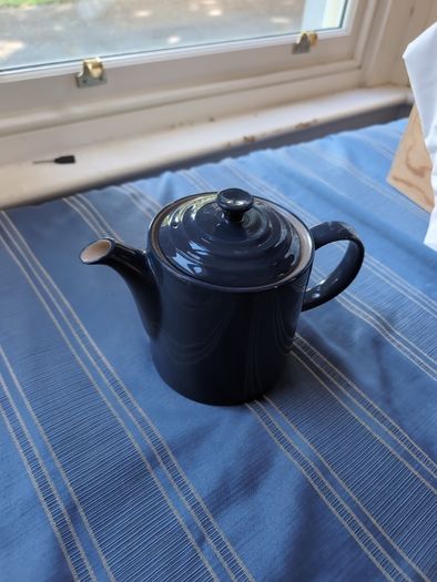Le Creuset Tea Pot