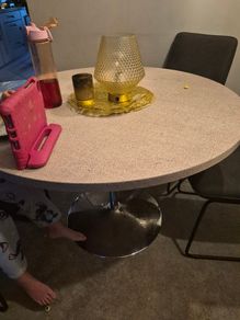 Free dining table