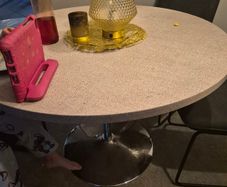Free dining table